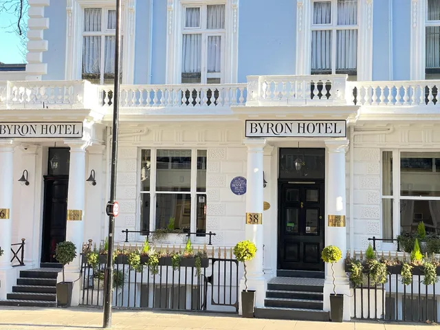 غرفة تُحدَّد عند الوصول، Byron Hotel 1/1
