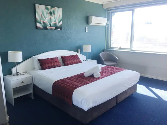 غرفة بسرير كينج بجاكوزي، Parkdale Motor Inn 2/4
