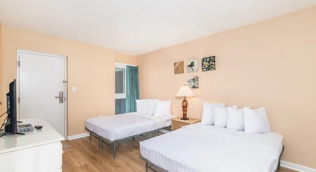 2 Bedrooms, Condo, Premium, 2 Double Beds, King Bed, Bay View, Sofa, Patio، Bay Club Resort 3/5
