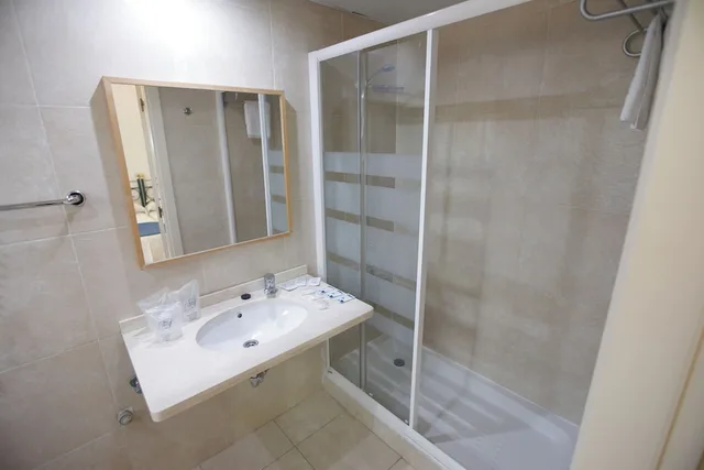 غرفة ثلاثية بثلاثة أسرّة بشرفة، Malaga Hotel Eliseos 5/5