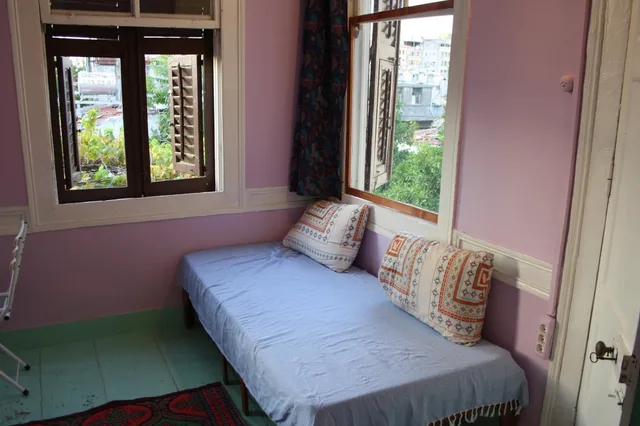 غرفة كلاسيكية بسرير مزدوج وسرير فردي بإطلالة على الحديقة، Lotus Garden Hostel 1/4