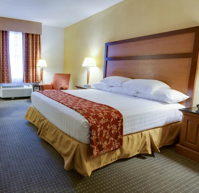 غرفة ديلوكس بسرير كينج في طابق مرتفع، Drury Inn & Suites Near La Cantera Parkway 5/10