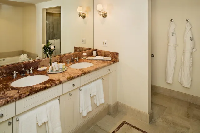 غرفة سوبيريور بسرير كينج، Williamsburg Inn - A Colonial Williamsburg Hotel 2/3