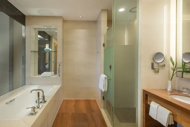 غرفة قياسية بسرير كينج في طابق مرتفع، CROWNE PLAZA YICHANG 8/9