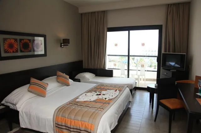 Triple Room Sea View (2 + 1)، Vincci Nozha Beach 1/1