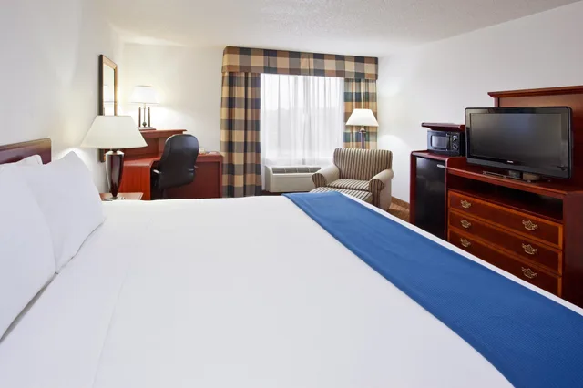 غرفة قياسية بسرير كينج، Holiday Inn Express Hotel And Suites Alliance 2/5