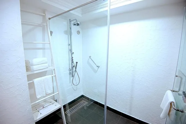 غرفة بريميوم بسرير مزدوج، Sterlings Mac Hotel 4/4