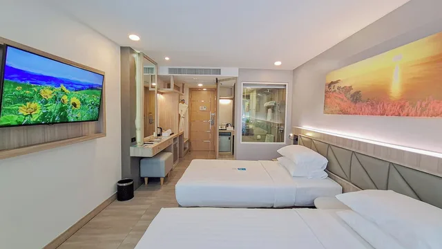 غرفة ديلوكس بسريرين منفصلين بشرفة، Clarian Hotel Beach Patong 2/10