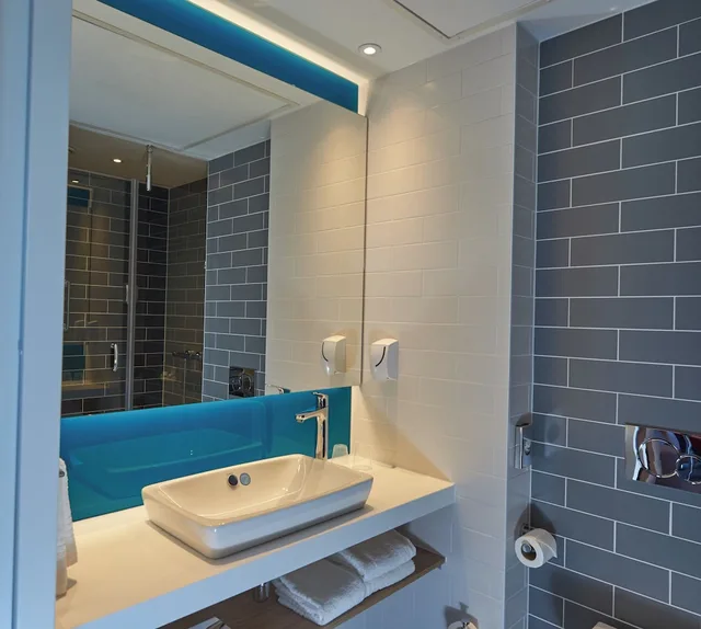 غرفة قياسية بسريرين منفصلين بإطلالة على القناة، Holiday Inn Express Amsterdam - City Hall 5/5