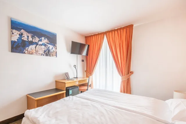 Deluxe, Double Bed, Alpina Hotel 3/9