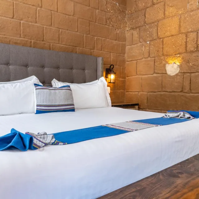 جناح جونيور، Hotel La Casa de Adobe 5/10