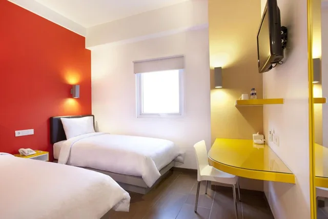 Smart Room Twin, Hotel Amaris Cihampelas 4/6