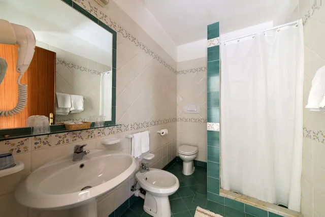 غرفة بسرير مزدوج بإطلالة على البحر، Hotel Villa Melodie - Adults Only 9/10