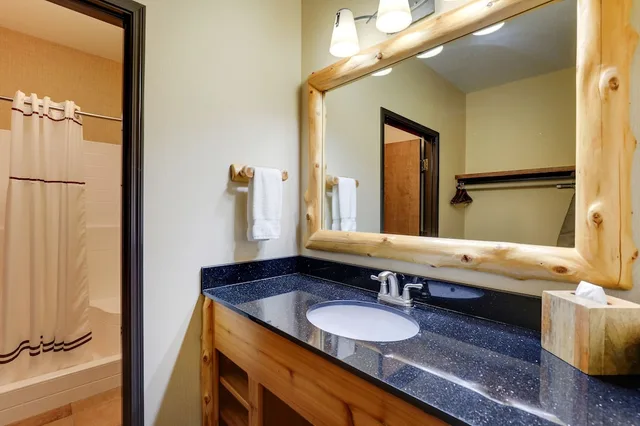 Expanded, King Bed, Bunk Bed, Sofa، Stoney Creek Sioux City 4/5