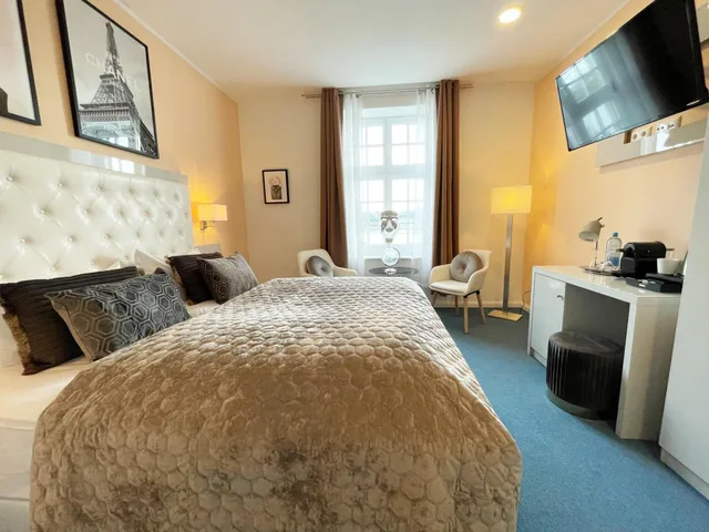 Room, Double Bed, River View, Large, Rhein Hotel St.Martin 7/10