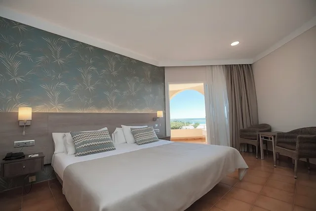 غرفة بسرير كينج بإطلالة على البحر، Hotel Puerto Palace 1/10