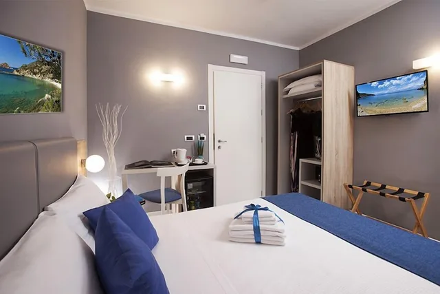 French, Double Bed، Bike&Boat Argentario Hotel 2/3