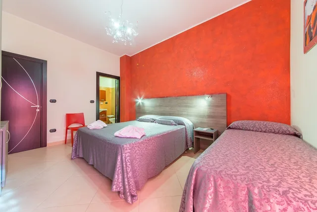 غرفة ديلوكس ثلاثية بسرير كوين وسرير فردي، B&B Rosso Salento 1/5
