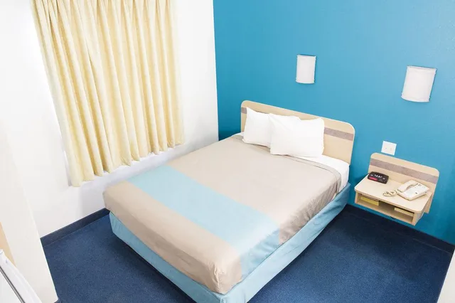غرفة بسرير كوين لغير المدخنين، Motel6 Red Deer, AB 2/5