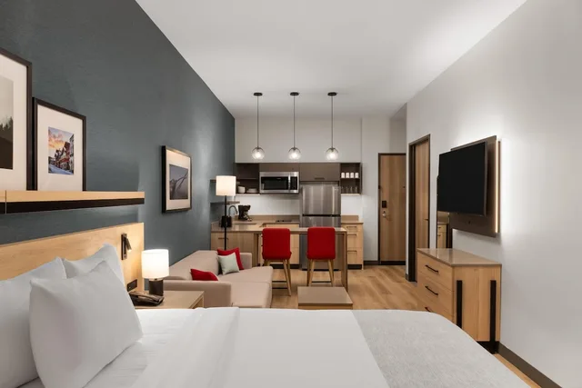 غرفة بسرير كينج، Hawthorn Extended Stay by Wyndham Leavenworth 2/5