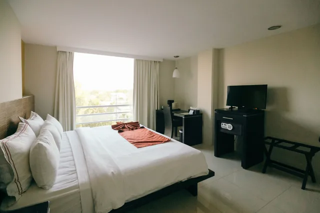غرفة ديلوكس بسرير كينج، Hotel El Espanol Paseo de Montejo by Kavia 1/4