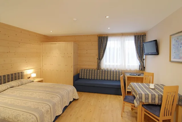 غرفة ثلاثية بسرير مزدوج وسرير فردي، Hotel Garni Villa Park 1/6
