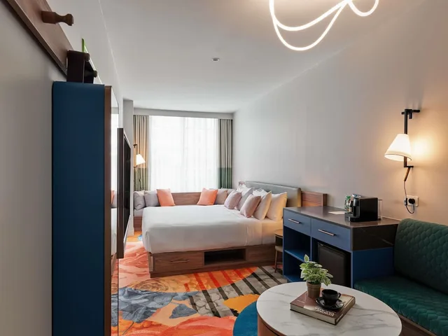غرفة ديلوكس بسرير كينج، The Clarence Hotel Sydney 4/8