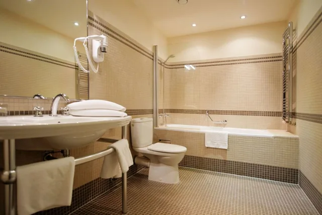 جناح جونيور، Iron Gate Hotel And Suites 7/7