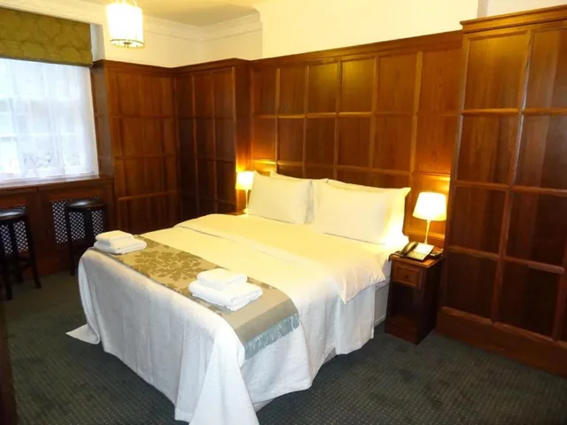 Executive, Shared Patio، Regency House 1/3
