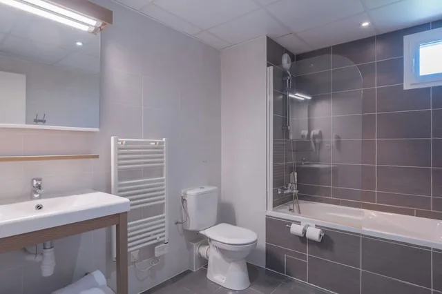 1 Bedroom, Apartment, Queen Bed, Sofa, Comfort Aparthotel Cannes Mandelieu 8/10