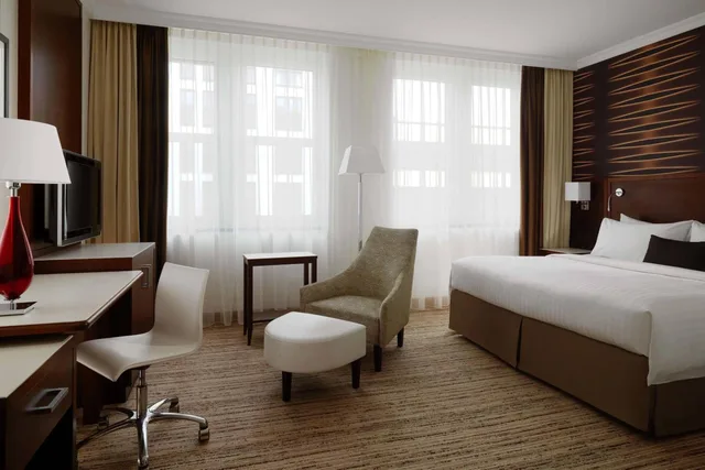 غرفة قياسية بسرير كينج، Marriott Cologne 1/6