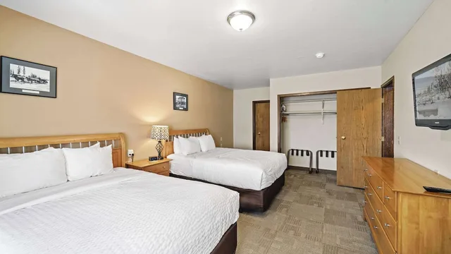 غرفة قياسية بسريرين كوين، Clarion Hotel & Suites Fairbanks near Ft Wainwright 1/10