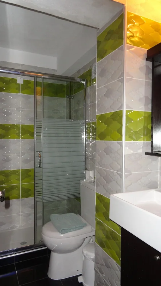 غرفة قياسية بسرير مزدوج بإطلالة على الجبل مع أريكة، Blue Bay Beach Hotel 3/3