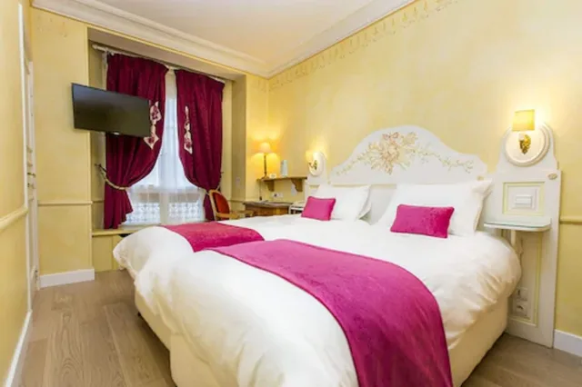 غرفة عائلية بسرير مزدوج وسريرين منفصلين، Hotel Gavarni 2/3
