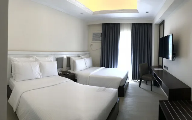 Deluxe, 2 Double Beds, Meadows View، Sotogrande Hotel Iloilo 6/9