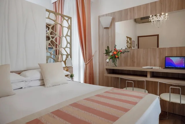 غرفة كلاسيكية مزدوجة بشرفة، Hotel Re Enzo 4/10