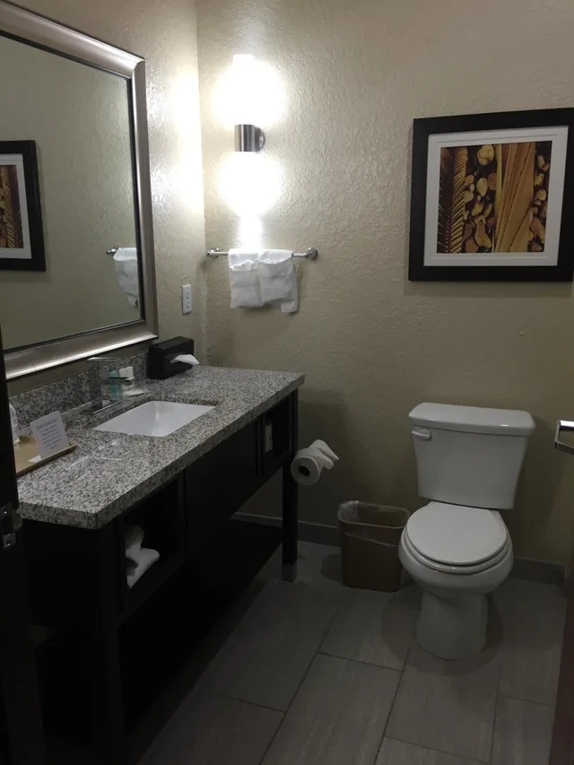 جناح بسرير كينج مع أريكة بجاكوزي، Comfort Inn & Suites Fort Worth West I-30 NAS JRB 5/10