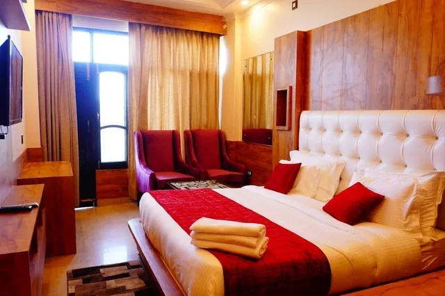 غرفة بريميير بسرير كوين، Hotel Grand Hill 7/10