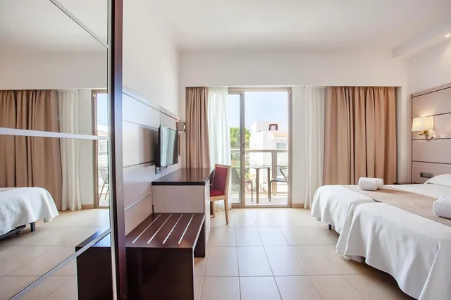غرفة بشرفة مفردة بسرير مزدوج، Hotel Puchet Ibiza 4/10