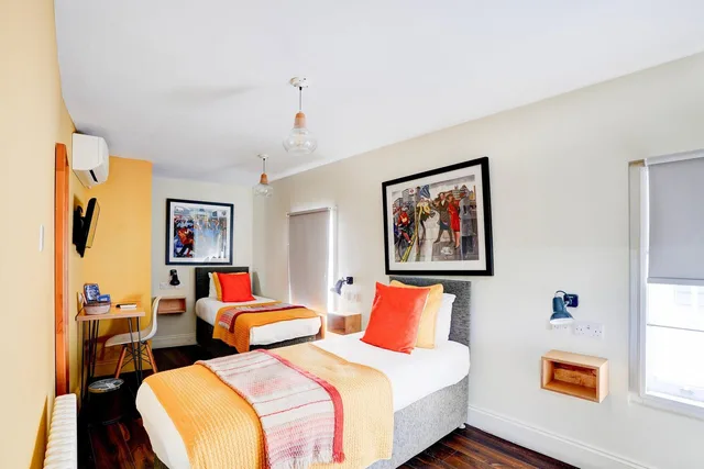 غرفة ديلوكس ثلاثية بسرير فردي، Peckham Rooms Hotel by Belvilla 1/2