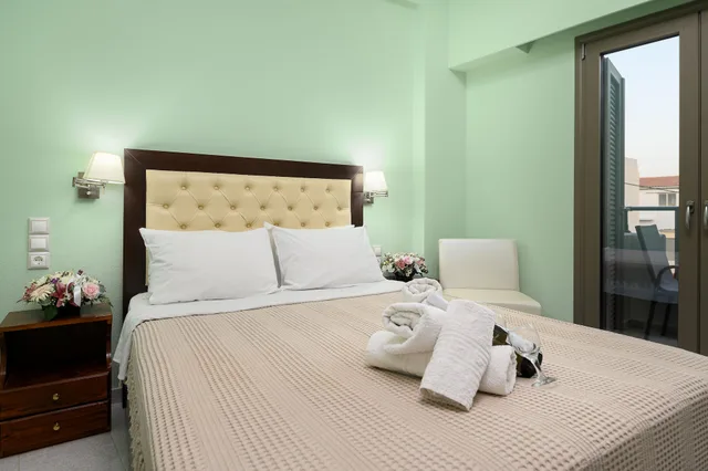 غرفة صغيرة بإطلالة على الحديقة مفردة بسرير مزدوج، Avra Hotel 1/3