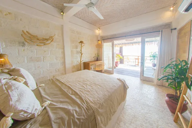 Room, Queen Bed, Balcony, Le Cliff Bali 1/5