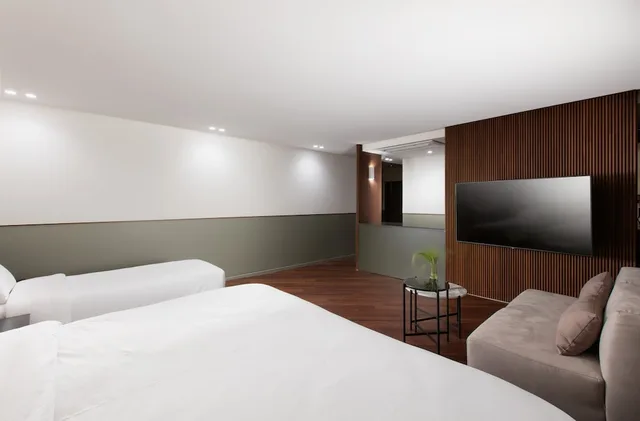 جناح بسريرين كوين بشرفة، Hotel SR Suites Pangyo 2/3