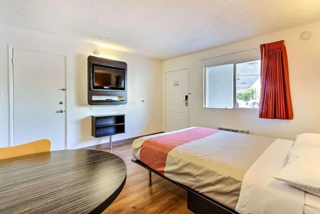 غرفة ديلوكس بسرير كوين، Motel6 Campbell, CA - San Jose 1/8