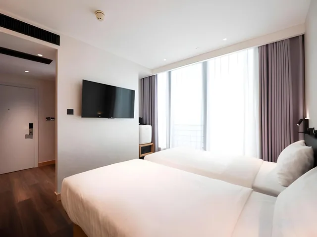 غرفة سيغنتشر ديلوكس بسريرين منفصلين، Harbour Bay Hotel 1/3