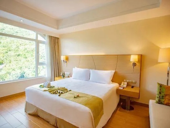 Room, King Bed, Queen Bed, Garden View, Ocean View Resort Yalong Bay 2/4