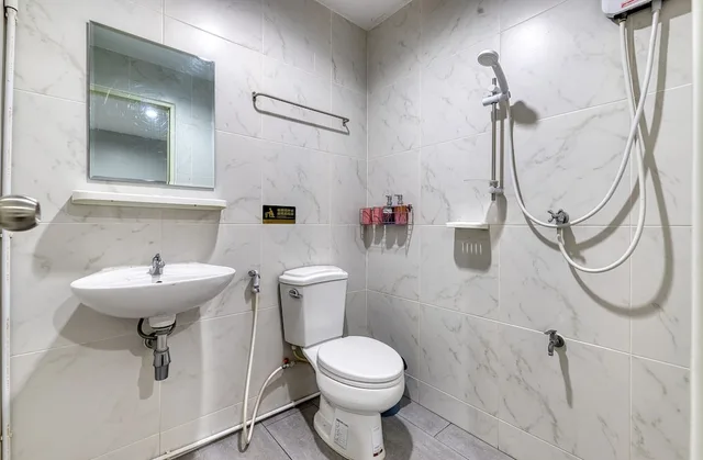 Standard, Queen Bed, No Window، Red Pin Inn 5/5