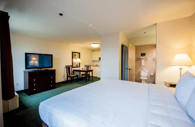 غرفة بسرير كينج، Greystone Inn And Suites 1/3