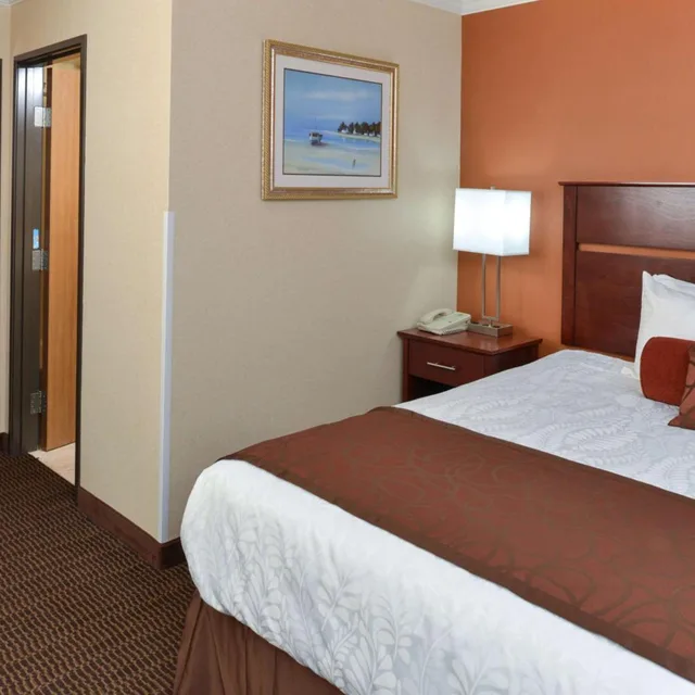 Suite, King Bed, Best Western Plus Landmark Inn 2/4