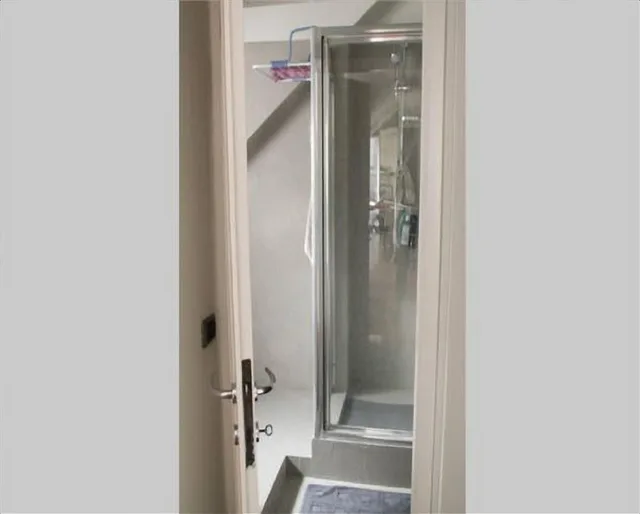 استوديو مع أريكة، Alberti 2/2